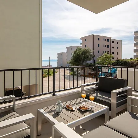 Apartment Lana - Sea View With Parking *