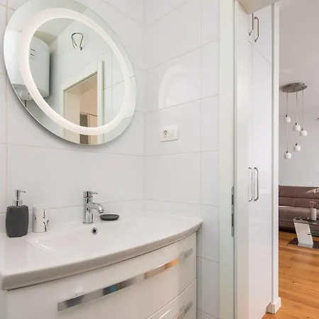 Lana - Sea View With Parking Apartment *