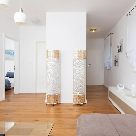 Lana - Sea View With Parking Apartment Makarska