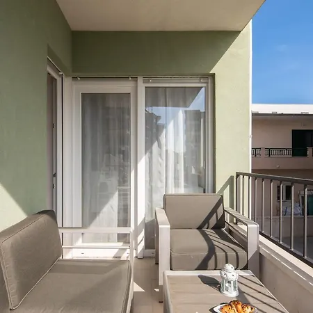 Lana - Sea View With Parking Apartment Makarska