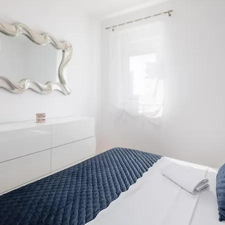 Lana - Sea View With Parking Apartment