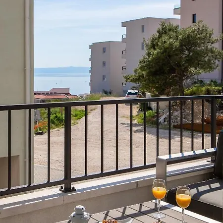Lana - Sea View With Parking Apartment
