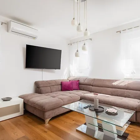 Lana - Sea View With Parking Apartment Makarska