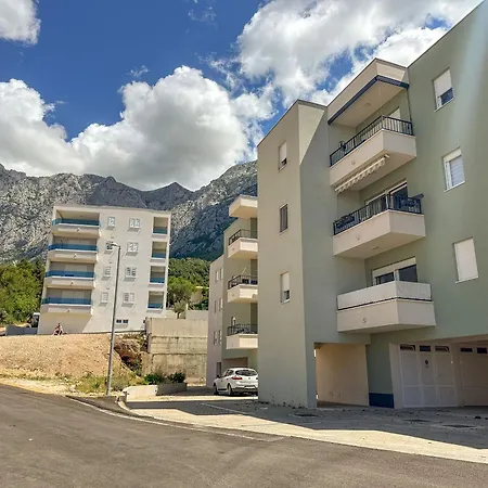Lana - Sea View With Parking Daire