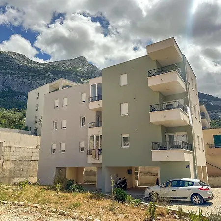Lana - Sea View With Parking *